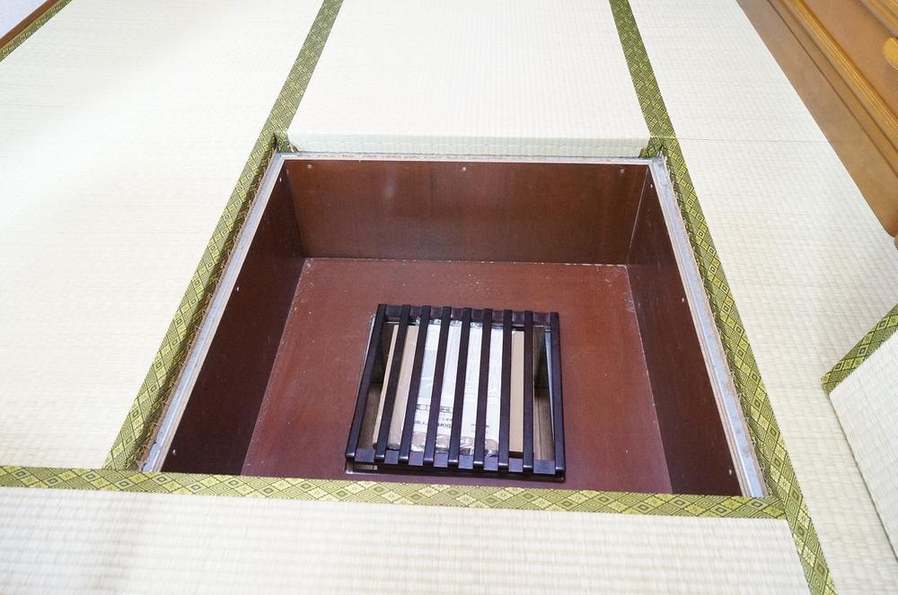 Non-living room. With digging your stand is on 6 quires of Japanese-style room!