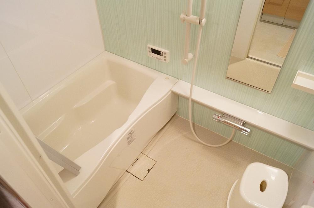 Bathroom. Bathroom spacious! 1218 size!