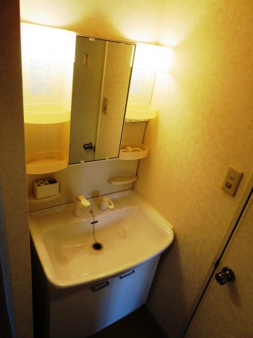 Washroom. Sunny Court Chanter