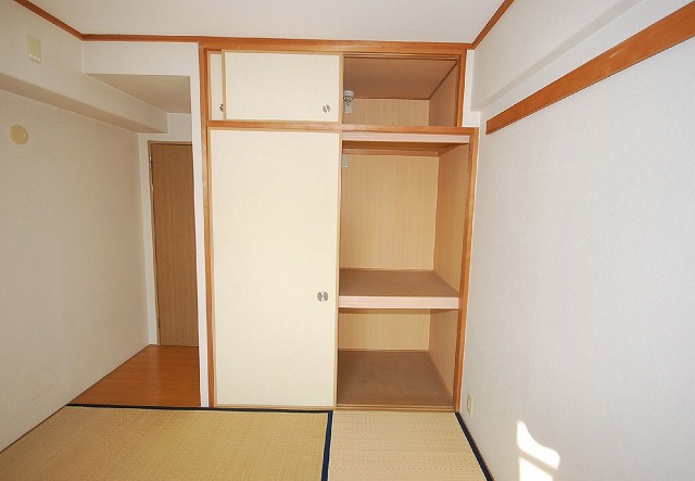 Receipt. Japanese-style room closet