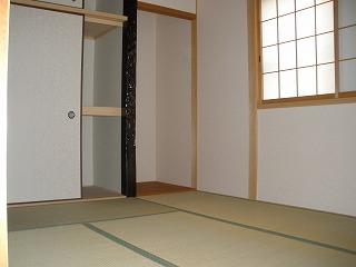 Other introspection. It is the scenery of the first floor of a Japanese-style room. 