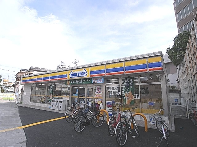 Convenience store. MINISTOP Neyagawa Mitsuiminami Machiten up (convenience store) 649m