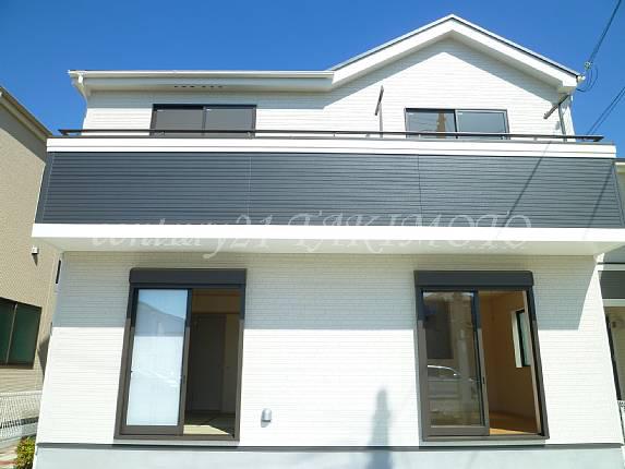 Local appearance photo. Facing south in sunny! During the day not need lighting