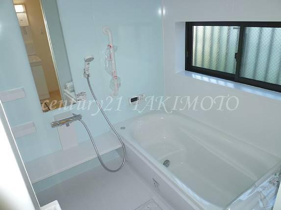 Bathroom. In the bathroom, Yes window