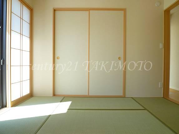 Other local. Living next to the adjacent six quires Japanese-style room