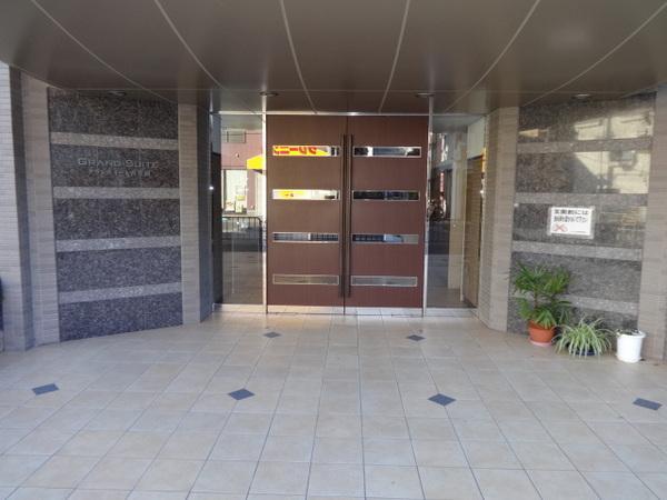 Entrance. Safe with auto-lock function also in small children and women