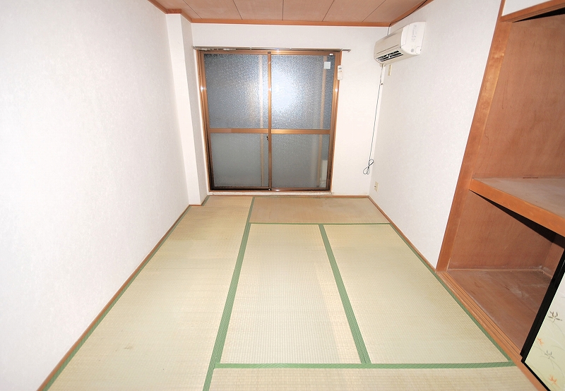 Living and room. Japanese-style room 6 quires