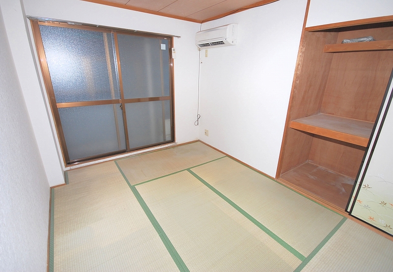 Living and room. Japanese-style room 6 quires