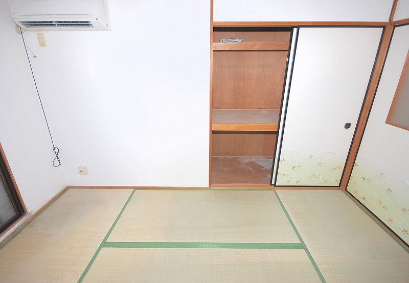 Receipt. Japanese-style room 6 quires closet Open