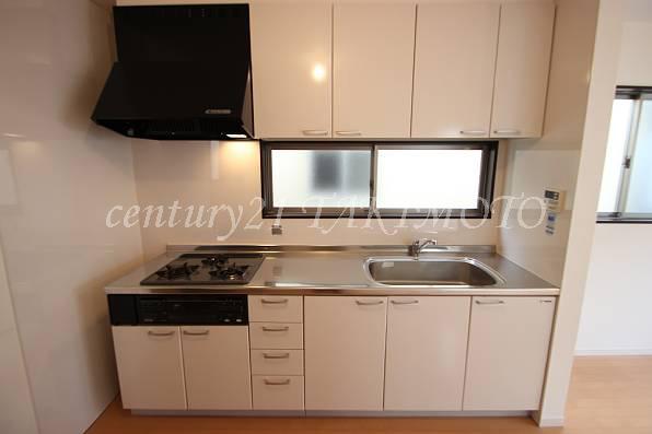 Kitchen. 3-burner stove marked with system kitchen!