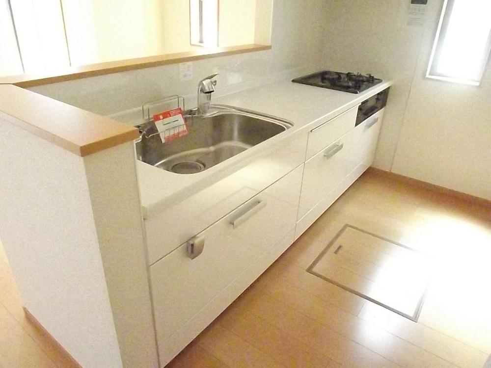 Same specifications photo (kitchen). Same specifications photo (kitchen) Slide storage! Water purifier with shower!