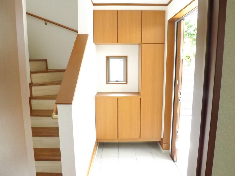 Same specifications photos (Other introspection). Same specifications photos (entrance)