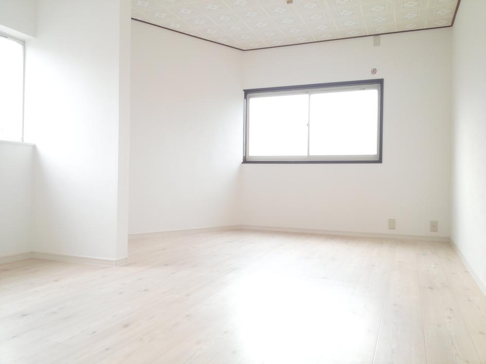 Non-living room. Widely felt because it is the room that emphasizes the white, It stands out even cleanliness. 
