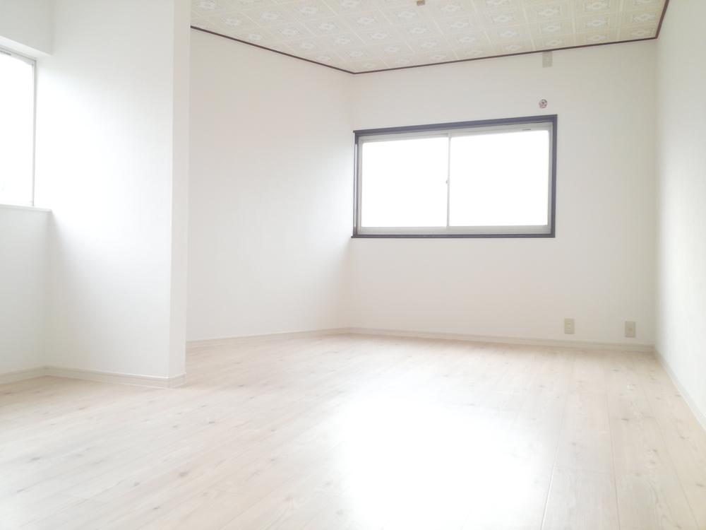 Non-living room. Widely felt because it is the room that emphasizes the white, It stands out even cleanliness.