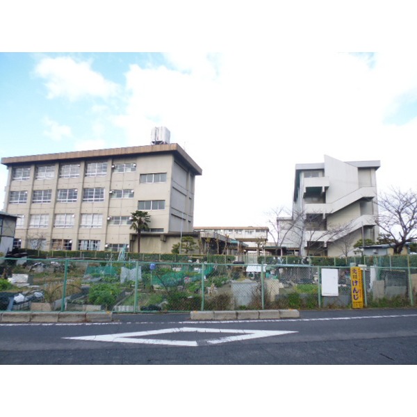 Primary school. 194m to Neyagawa Municipal Shimeno elementary school (elementary school)