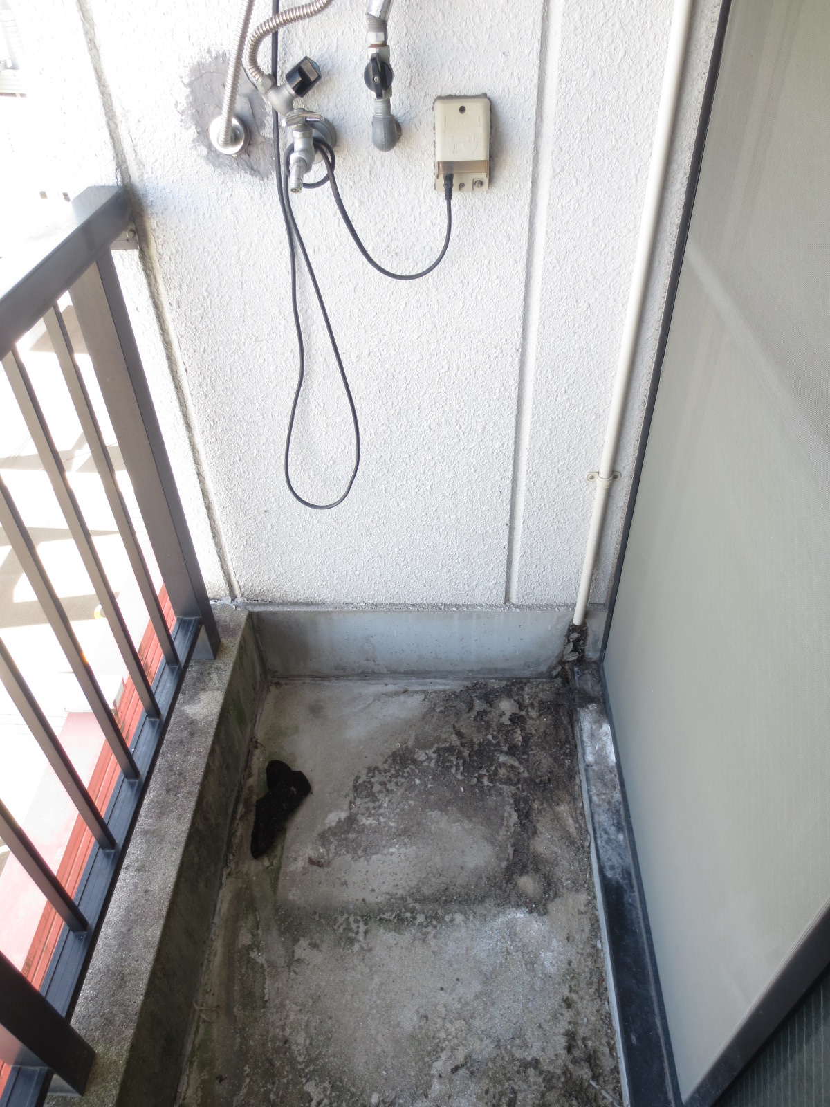 Balcony. Washing machine will be in place outside.