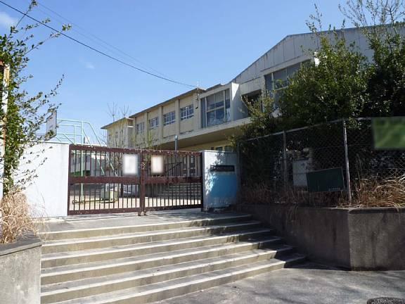 Junior high school. Neyagawa 1726m to stand sixth junior high school