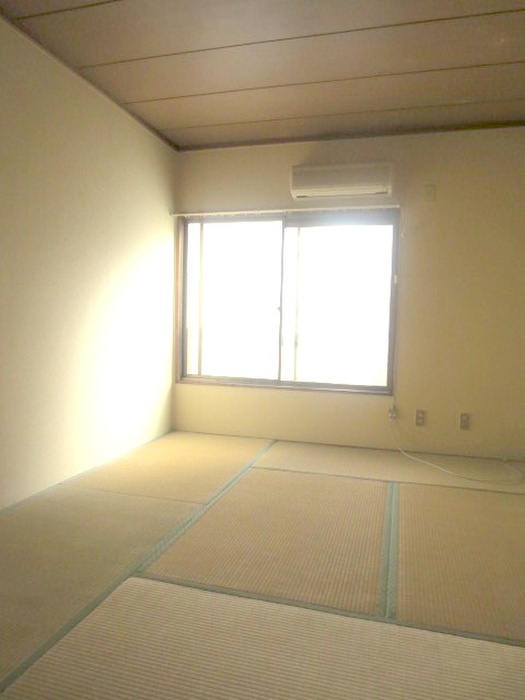 Living and room. Japanese-style room 6 quires