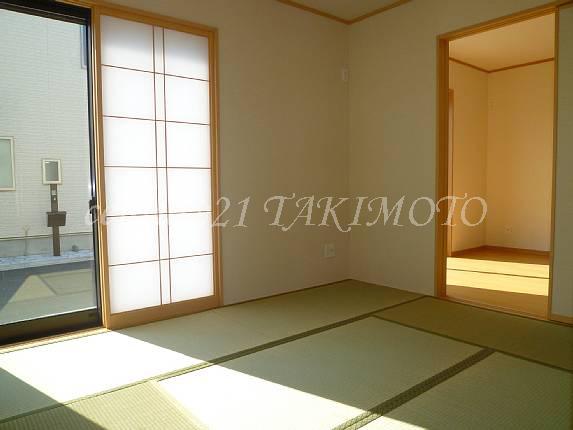 Non-living room. Living adjacent type of Japanese-style room is also on the drawing room, Pot party holiday also