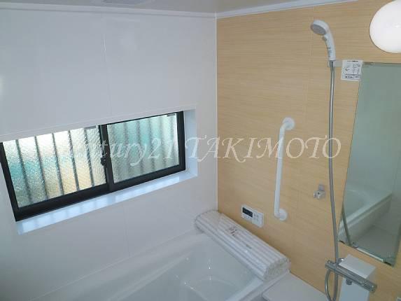 Bathroom. Spacious 1 tsubo because bathroom is a communication of the location of the parent-child!