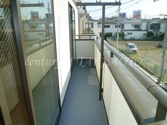 Balcony. Sunny day Dried family of futon in the spacious balcony!