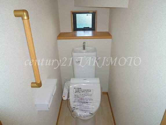 Toilet. Pat ventilation There is a window in the toilet! !