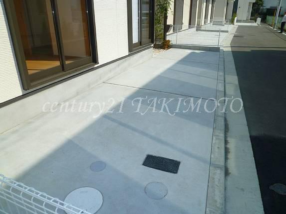 Parking lot. Spacious parking space is also safe for beginners