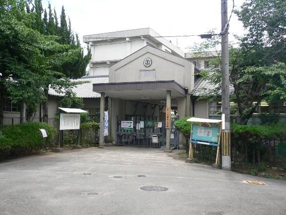Primary school. Neyagawa Municipal fifth to elementary school 717m
