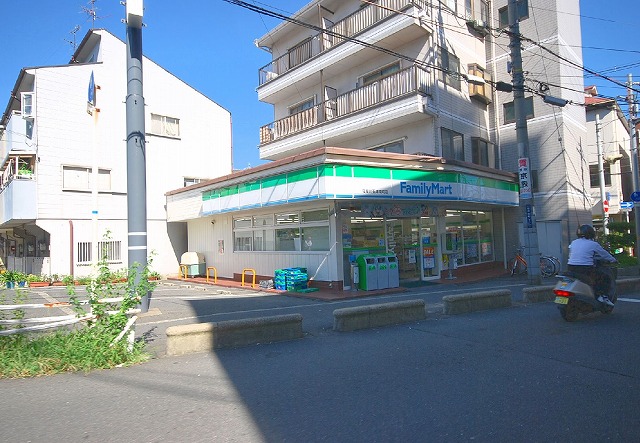 Convenience store. FamilyMart Neyagawa Ishizuminami the town store (convenience store) to 555m