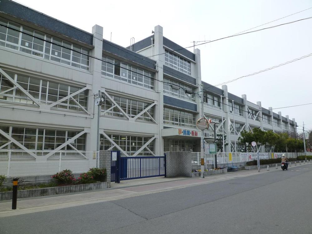 Junior high school. Neyagawa 929m to stand first junior high school