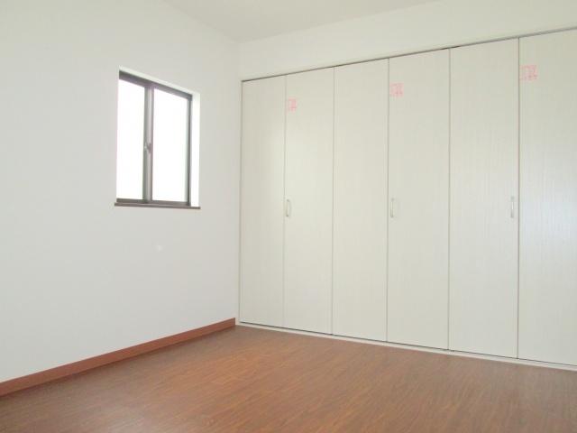 Non-living room. There are Western-style 3 room to 3F
