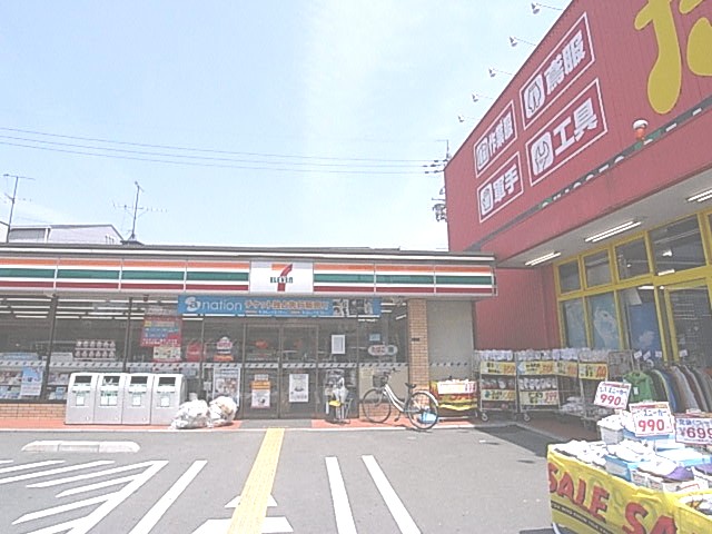 Convenience store. Seven-Eleven Neyagawa Kiya Motomachi store up (convenience store) 313m