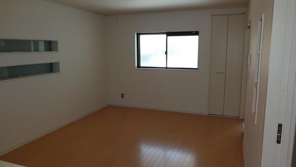 Same specifications photos (living). Likely to increase the time of family LDK