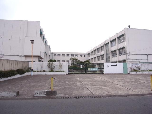 Primary school. Neyagawa Municipal Meiwa up to elementary school 860m