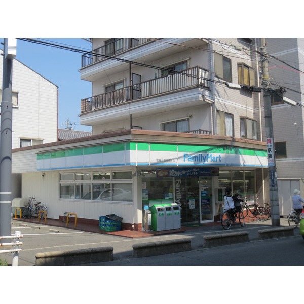 Convenience store. FamilyMart Neyagawa Ishizuminami the town store (convenience store) to 527m