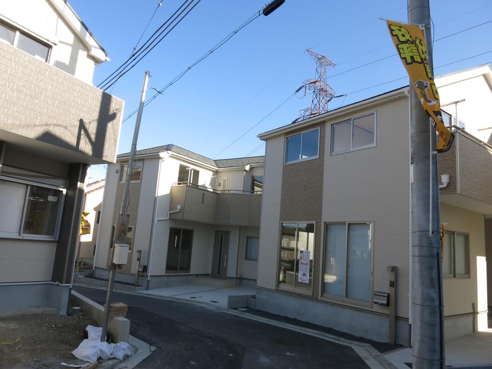 Local photos, including front road. Local (12 May 2013) Shooting