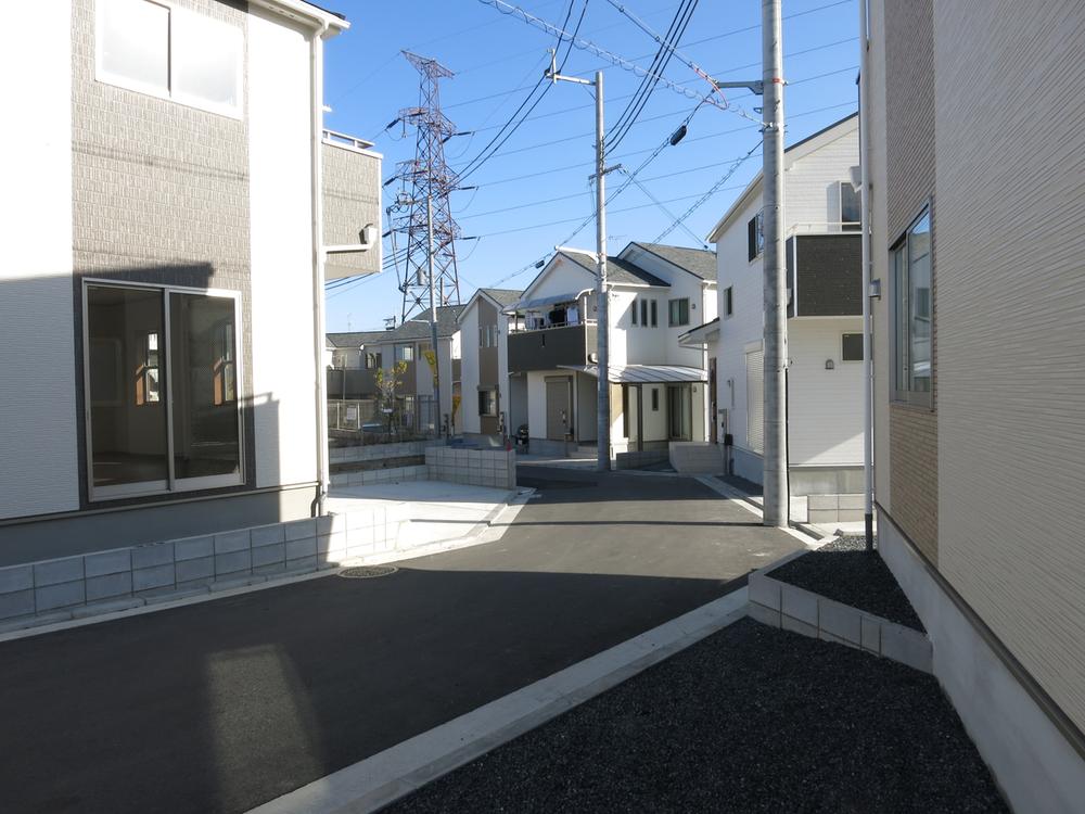 Local photos, including front road. Local (12 May 2013) Shooting