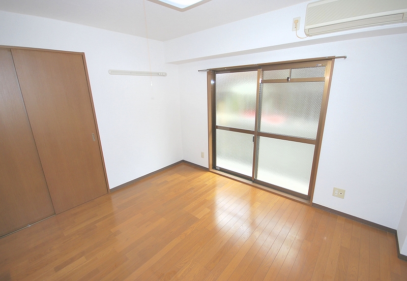 Living and room. Western-style 7 Pledge