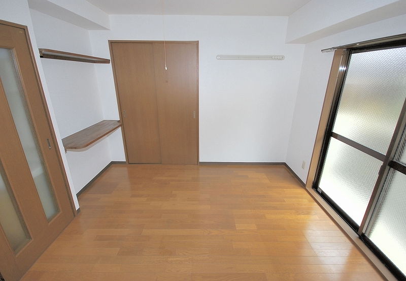 Living and room. Western-style 7 Pledge