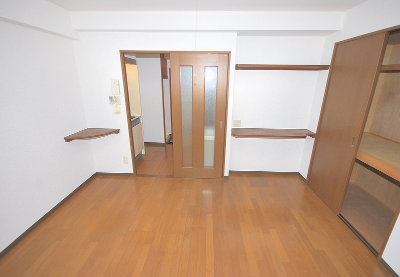 Living and room. Western-style 7 Pledge