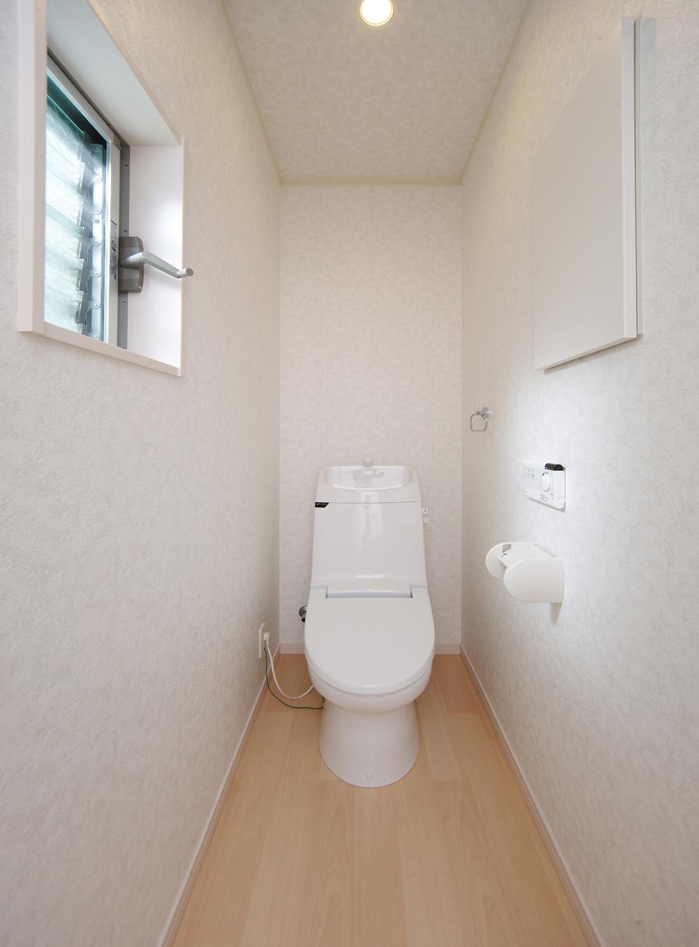 Other Equipment. Toilet shower toilet integrated of TOTO. Toilet bowl is strongly scratch dirt and bacteria, Remove the dirt with a strong detergency. Because the shape that can ensure a good dry waterways of drainage, Clean and pleasantly spend unlikely every day
