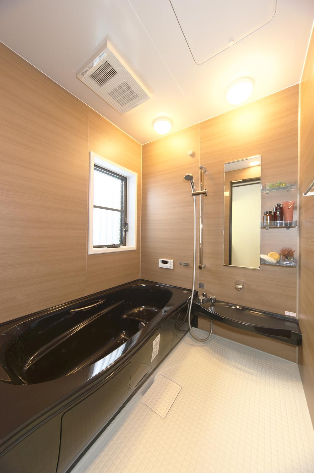 Bathroom. The bathroom is clear of the 1616 type (1 Tsubodai), Cold hard to keep warm tub of high hot water thermal insulation properties, With heating ventilation dryer. Standard adopted a highly energy-saving eco Jaws to the water heater.
