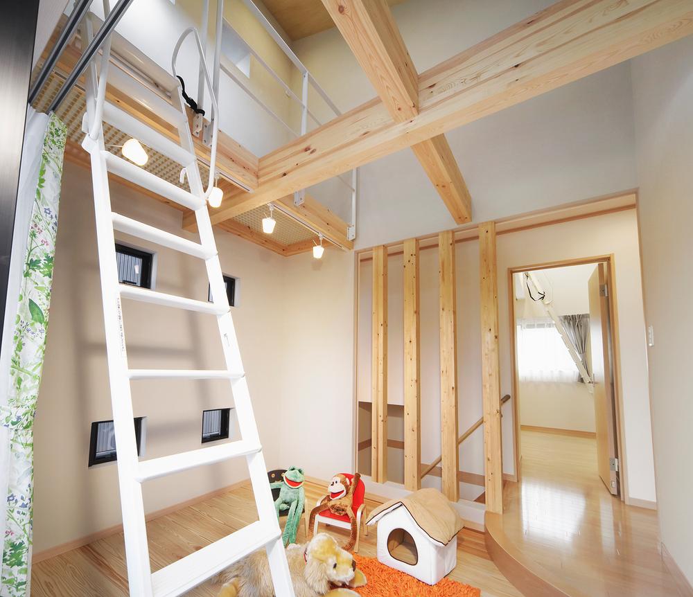 Non-living room. Example of construction ・ Children's playful. High ceiling is, Achieve a more open space.