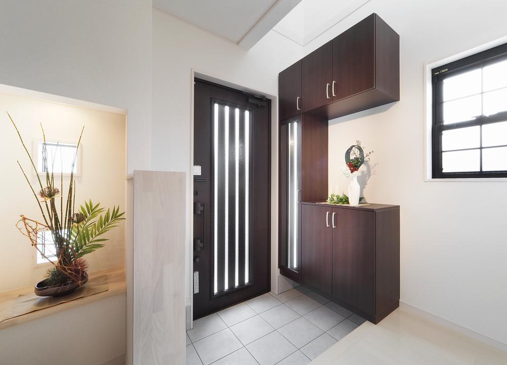 Entrance. Also spacious proposed entrance storage. Welcome to the front door, which was aligned also serves as the functionality and elegance.