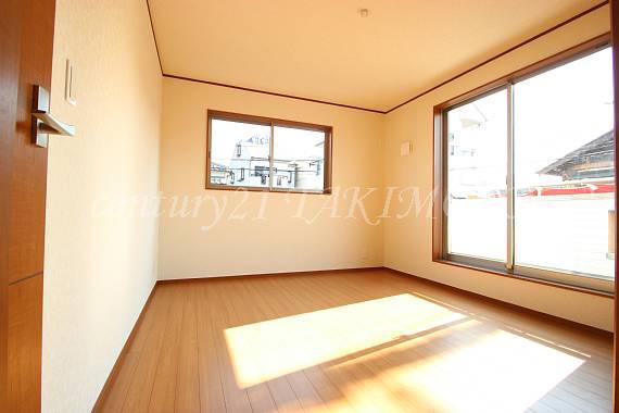 Same specifications photos (Other introspection). It is bright in all the living room two-sided lighting!