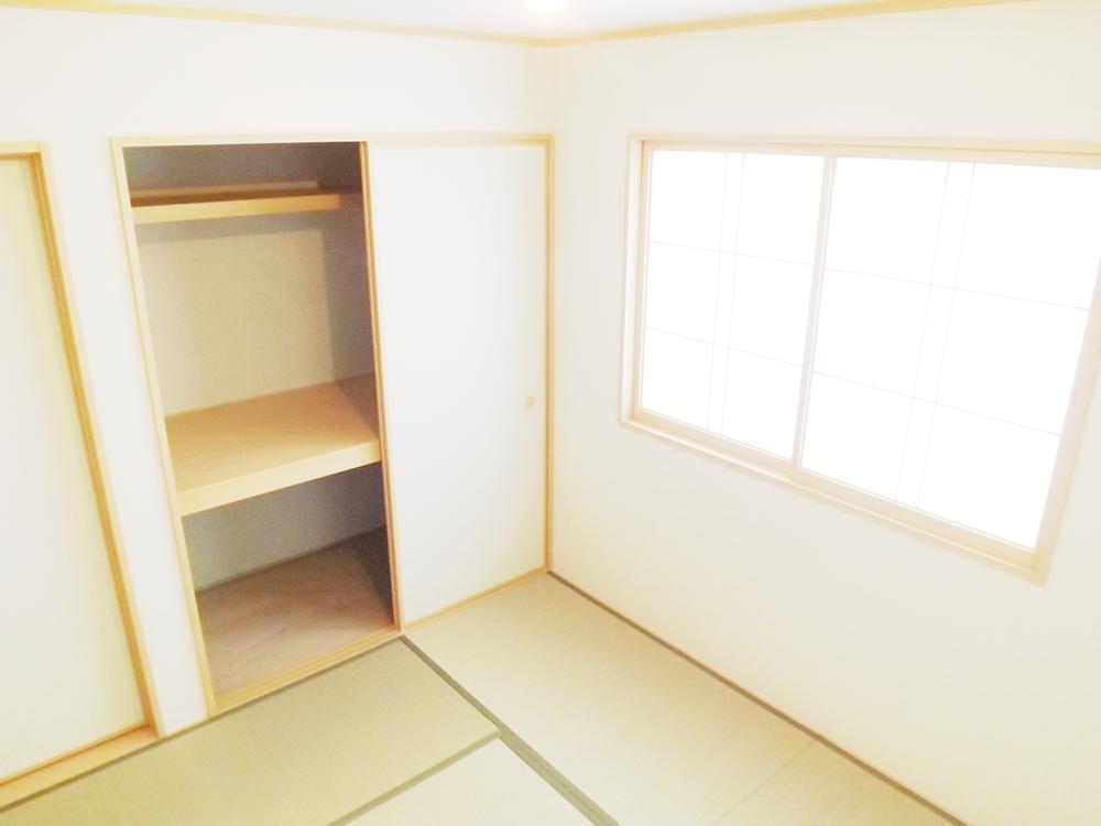 Non-living room. Local photos (Japanese-style)