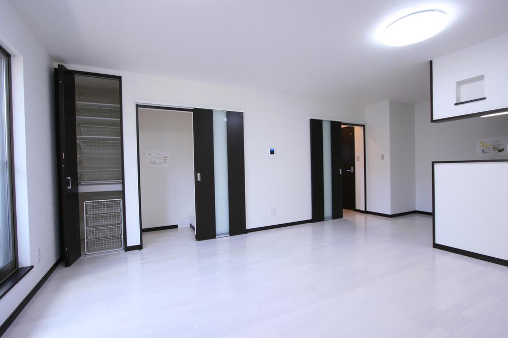 Same specifications photos (living)