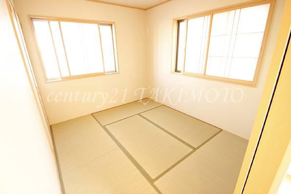 Non-living room. Stand-alone Japanese-style room is also as drawing room, Ideal for a holiday of pot party