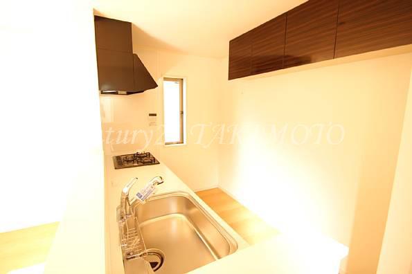 Kitchen. Hanging cupboard and the other mom is behind side does not have'm alone.