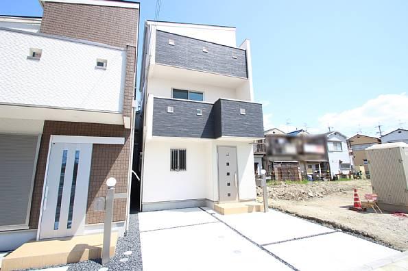 Local appearance photo. Mark tool board used in a strong re-in dirt on an outer wall!